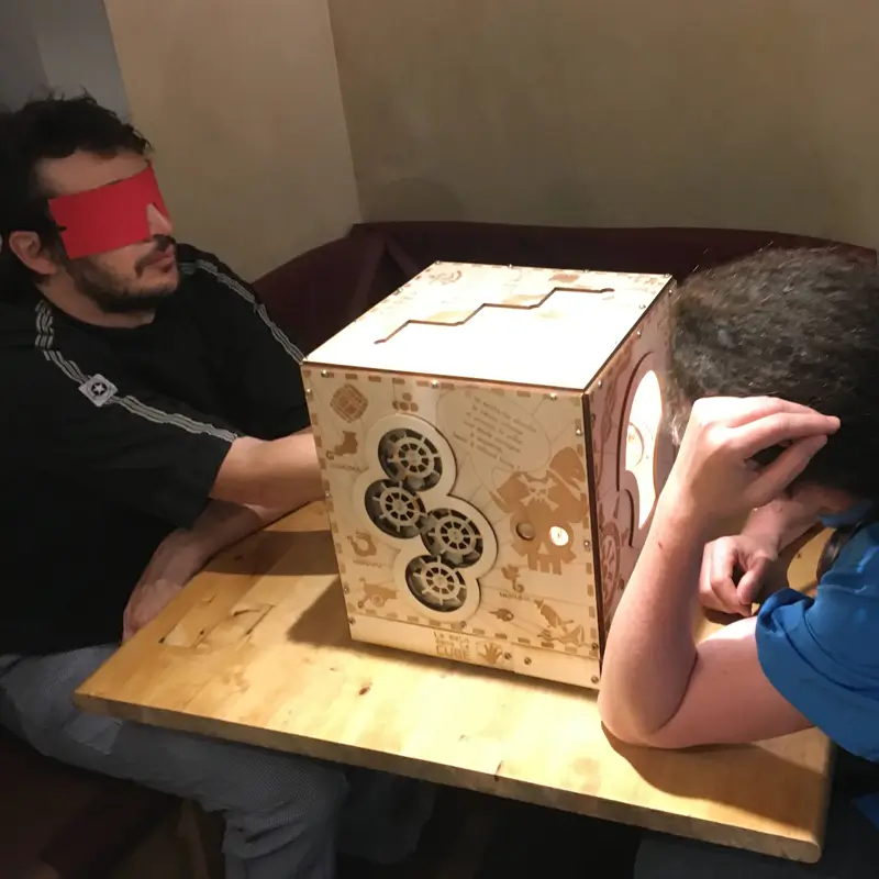 photo de joueurs de La main dans le Cube